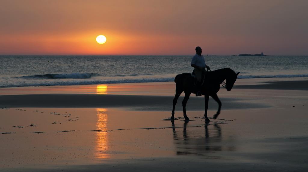 Hospederia Santiago Otel Chiclana de la Frontera Dış mekan fotoğraf